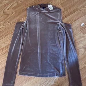 Never-worn velvet Aeropostale top.